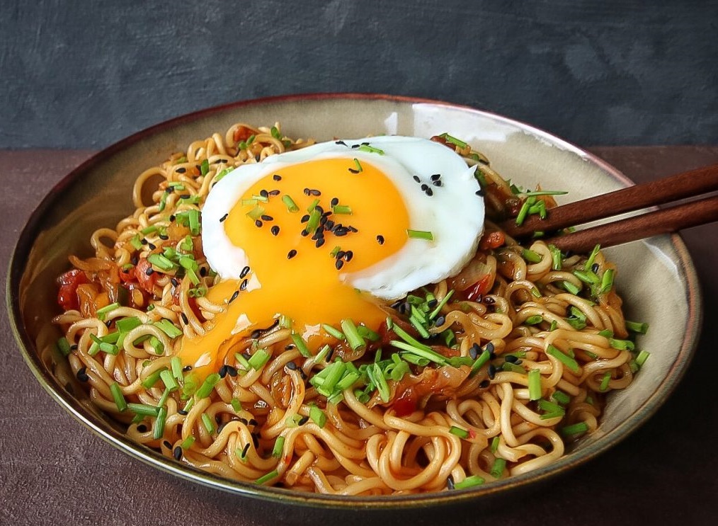 Trong mì có chứa nhiều thành phần không tốt nên nếu lạm dụng mì gói Trong mì có chứa nhiều thành phần không tốt nên nếu lạm dụng mì gói